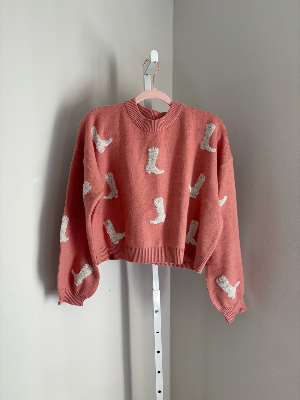 Simply Southern Coral Crewneck Sweater with White Textured Boot Motifs Size L - Picture 2 of 5